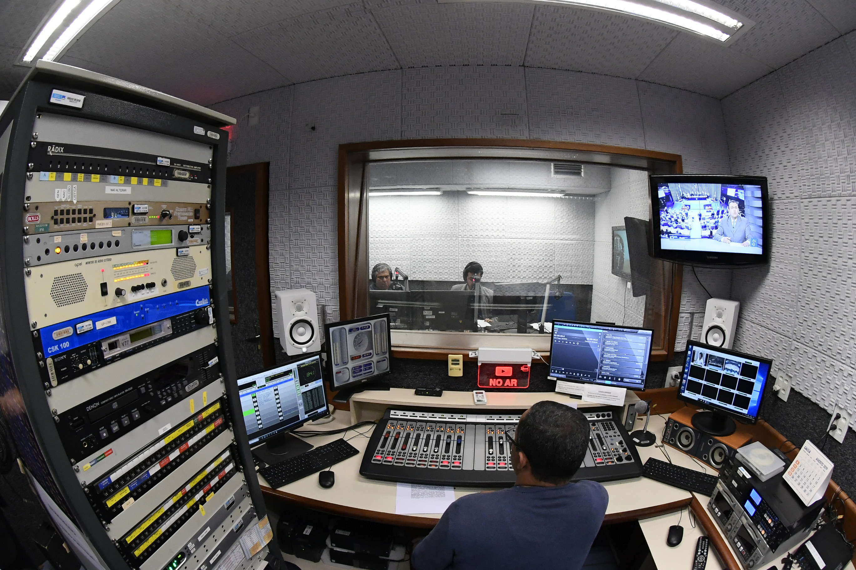 O programa Primeiro Item inicia esta semana uma série sobre Reforma da Previdência. O consultor do Senado, Pedro Fernando Nery, explica os detalhes do texto aprovado na Câmara e que começa a ser discutido no Senado. Ele salienta que pontos de maior custo social foram retirados pelos deputados. Obs: convidado concede entrevista por telefone.