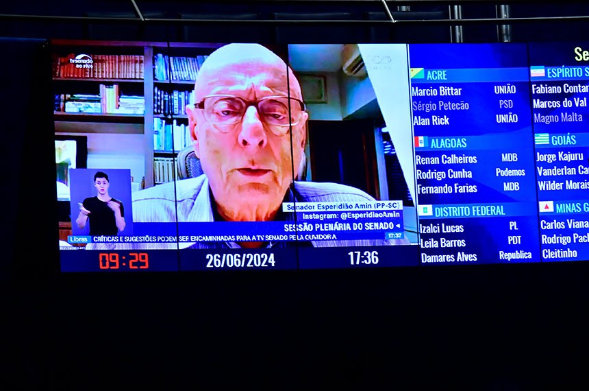 No painel, senador Esperidião Amin (PP-SC) em pronunciamnto via videoconferência.