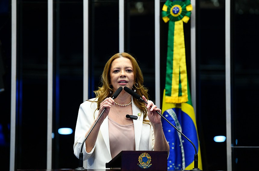 Em discurso, à tribuna, senadora Janaína Farias (PT-CE).