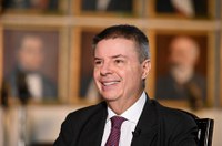 Anastasia: 'a democracia se realiza através do mundo político'