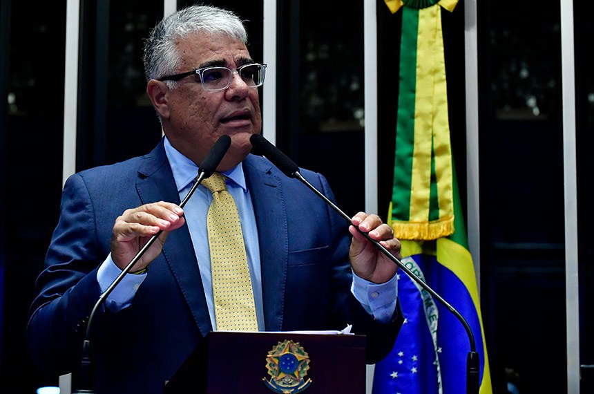 Em discurso, à tribuna, senador Eduardo Girão (Novo-CE).