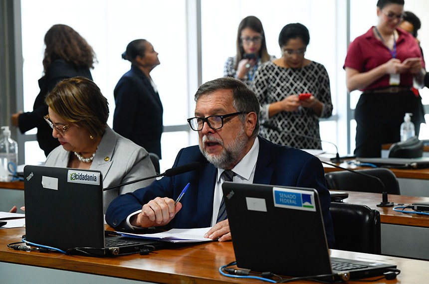Bancada:
senadora Jussara Lima (PSD-PI); 
senador Flávio Arns (PSB-PR) em pronunciamento.