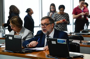 Bancada:
senadora Jussara Lima (PSD-PI); 
senador Flávio Arns (PSB-PR) em pronunciamento.