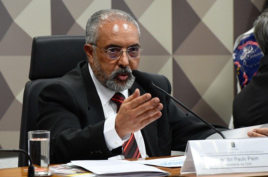 Presidente da CDH, senador Paulo Paim (PT-RS) conduz reunião.