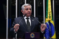 Izalci critica governo Lula e defende independência do Banco Central