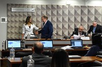 Pessoa em situação de rua terá prioridade na emissão de documentos, aprova CDH