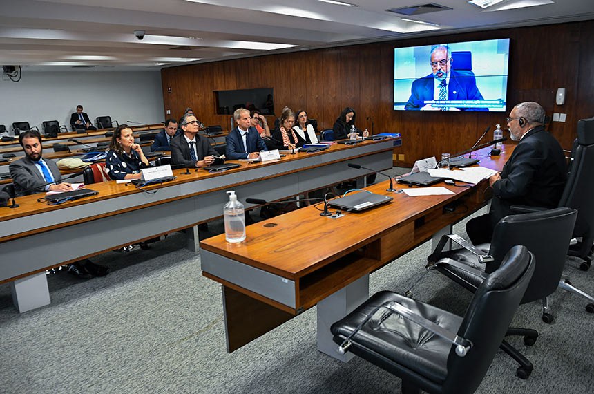 Intérpretes: Paulo Ângelo Liégio e Rosana Coelho Lobo de Carvalho.