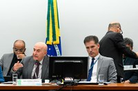 Votação da LDO vai ficar para agosto, diz Confúcio Moura