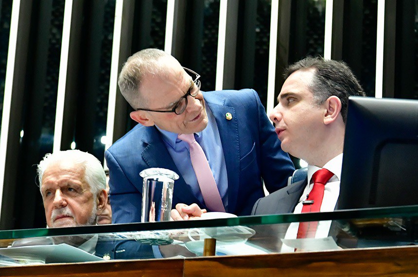 Mesa:
líder do governo no Senado Federal, senador Jaques Wagner (PT-BA);
senador Fabiano Contarato (PT-ES); 
presidente do Senado Federal, senador Rodrigo Pacheco (PSD-MG); 
secretário-geral da Mesa do Senado Federal, Gustavo A. Sabóia Vieira.