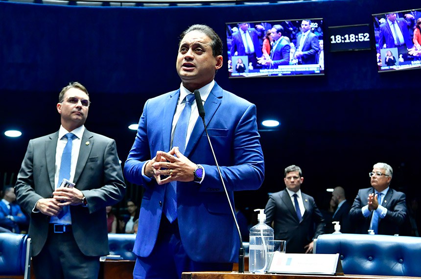 Em pronunciamento, à bancada, senador Weverton (PDT-MA).