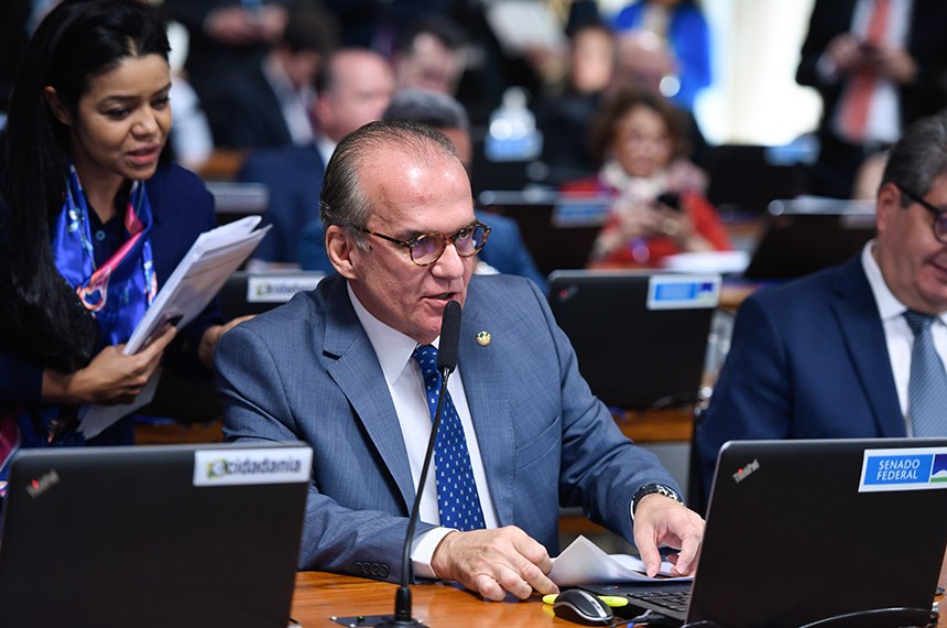 À bancada, em pronunciamento, relator do PL 1.086/2024, senador Fernando Dueire (MDB-PE).