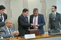 Conselho de Ética aceita pedidos e abre processos contra cinco senadores