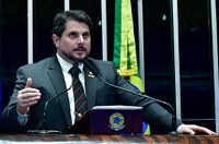 Marcos do Val aponta 'violações constitucionais' por Alexandre de Moraes