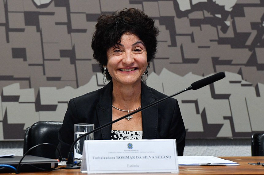À mesa, indicada para exercer o cargo de embaixadora do Brasil na República da Estônia, Rosimar da Silva Suzano (MSF 21/2024).