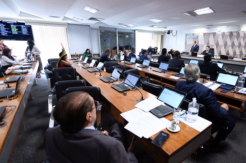 Mesa: 
presidente da CCJ, senador Davi Alcolumbre (União-AP).