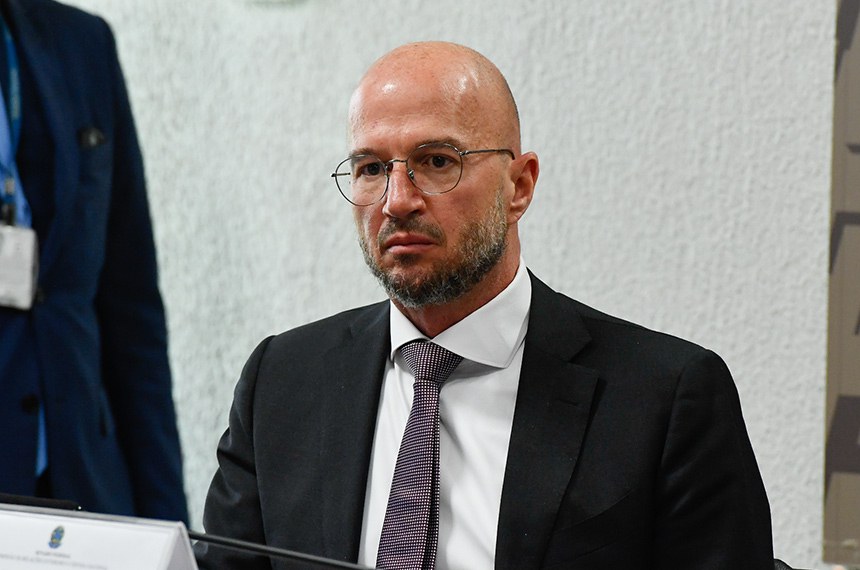 Mesa: 
indicado para exercer o cargo de embaixador do Brasil na República de Cabo Verde, Alexandre Henrique Scultori de Azevedo Silva (MSF 19/2024).