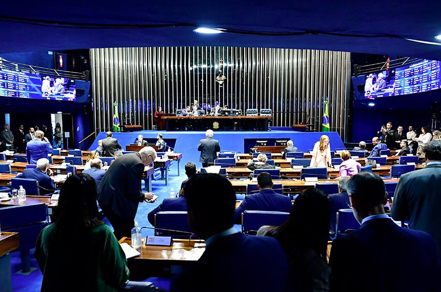 À bancada, em pronunciamento, senador Astronauta Marcos Pontes (PL-SP).