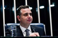 Pacheco homenageia Hospital da Baleia e professor Jair Leonardo Lopes