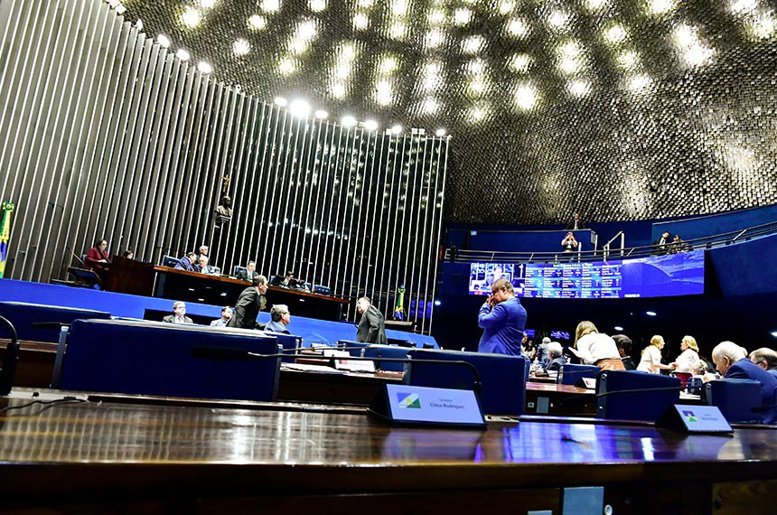 Mesa: 
senador Eduardo Braga (MDB-AM); 
líder do governo no Senado Federal, senador Jaques Wagner (PT-BA); 
presidente do Senado Federal, senador Rodrigo Pacheco (PSD-MG); 
secretário-geral da Mesa do Senado Federal, Gustavo A. Sabóia Vieira.