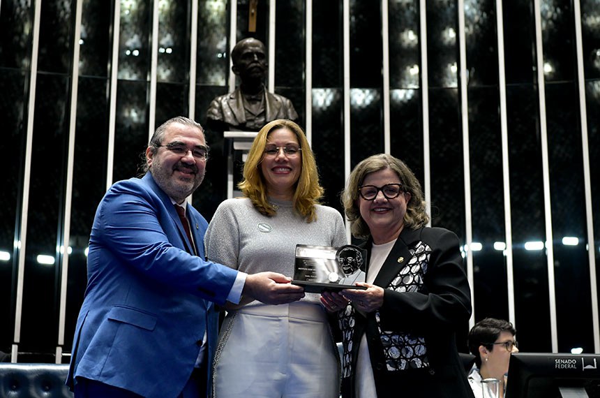 Participam:
coordenador da Cátedra Unesco Unicap Dom Helder Camara de Direitos Humanos, Manoel Moraes;
diretora-executiva do Instituto, Virgínia Pimentel;
senadora Teresa Leitão (PT-PE).