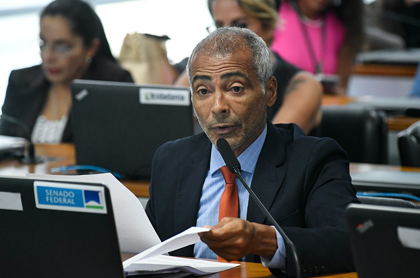 Em pronunciamento, à bancada, relator dos PL’s 1.881/2022, 3.461/2023 e 4.540/2023, senador Romário (PL-RJ).