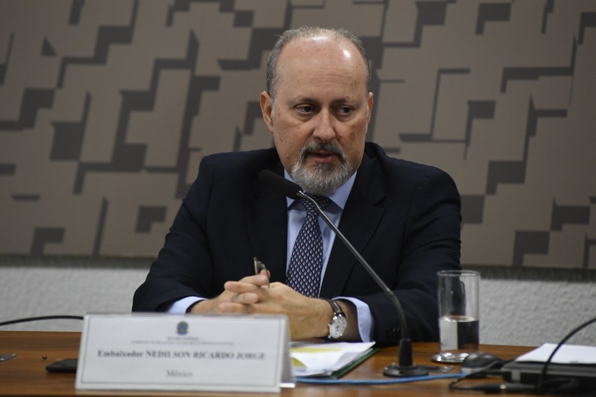 Mesa: 
indicado para exercer o cargo de embaixador do Brasil na República de Singapura, Luciano Mazza de Andrade (MSF 22/2024);
indicada para exercer o cargo de embaixadora do Brasil na República de Angola, Eugênia Barthelmess (MSF 20/2024);
presidente da CRE, senador Renan Calheiros (MDB-AL);
indicada para exercer o cargo de embaixadora do Brasil na República da Estônia, Rosimar da Silva Suzano (MSF 21/2024);
indicado para exercer o cargo de embaixador do Brasil na Ucrânia e, cumulativamente, na República da Moldova, Rafael de Mello Vidal (MSF 23/2024).