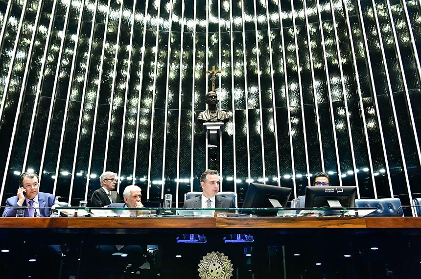 Mesa: 
senador Eduardo Braga (MDB-AM); 
líder do governo no Senado Federal, senador Jaques Wagner (PT-BA); 
presidente do Senado Federal, senador Rodrigo Pacheco (PSD-MG); 
secretário-geral da Mesa do Senado Federal, Gustavo A. Sabóia Vieira.