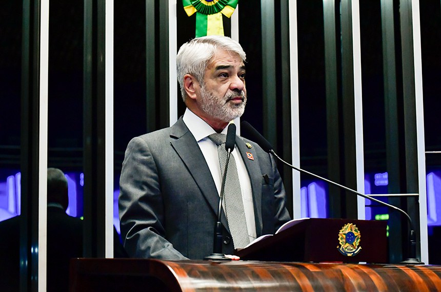 Em discurso, à tribuna, senador Humberto Costa (PT-PE).