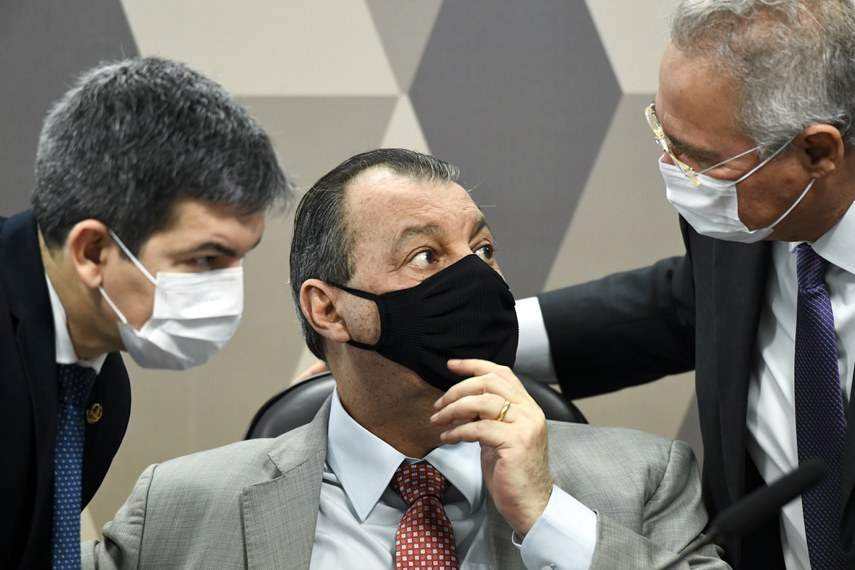 (E/D): 
vice-presidente da CPIPANDEMIA, senador Randolfe Rodrigues (Rede-AP); 
presidente da CPIPANDEMIA, senador Omar Aziz (PSD-AM); 
relator da CPIPANDEMIA, senador Renan Calheiros (MDB-AL).