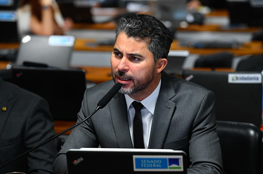 À bancada, em pronunciamento, senador Marcos Rogério (PL-RO). 