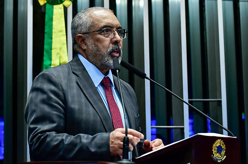 Em discurso, à tribuna, senador Paulo Paim (PT-RS).