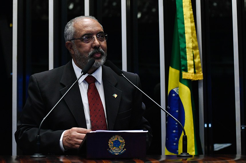Em discurso, à tribuna, senador Paulo Paim (PT-RS). 