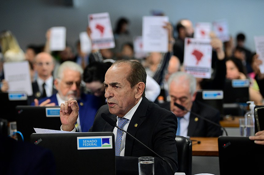 Mesa:
presidente em exercício da CCJ, senador Marcelo Castro (MDB-PI).
