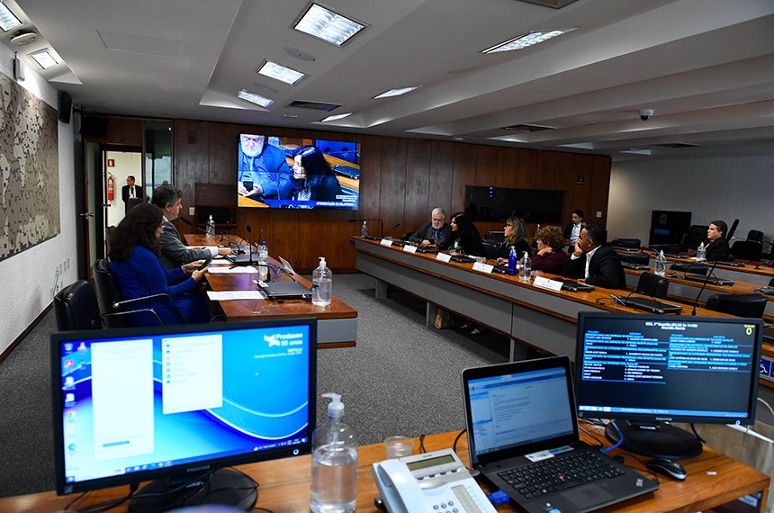 Bancada:
representante da sociedade civil, Davi Emerich;
representante da categoria profissional dos jornalistas, Maria José Braga em pronunciamento;
representante do conselho de comunicação social do Congresso Nacional, Valderez Donzelli;
representante das categorias profissionais de cinema e vídeo, Sonia Santana;
representante da categoria profissional dos radialistas, José Antonio de Jesus da Silva.