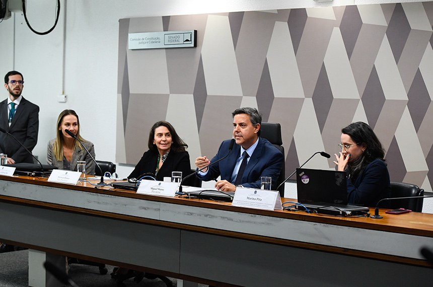 Mesa: 
representante titular da sociedade civil, Angela Cignachi Baeta Neves; 
vice-presidente da CCS, Patrícia Blanco; 
presidente da CCS, Miguel Matos; 
coordenadora de Liberdade de Expressão e Enfrentamento à Desinformação da Secretaria de Políticas Digitais da Presidência da República, Marina Pita.