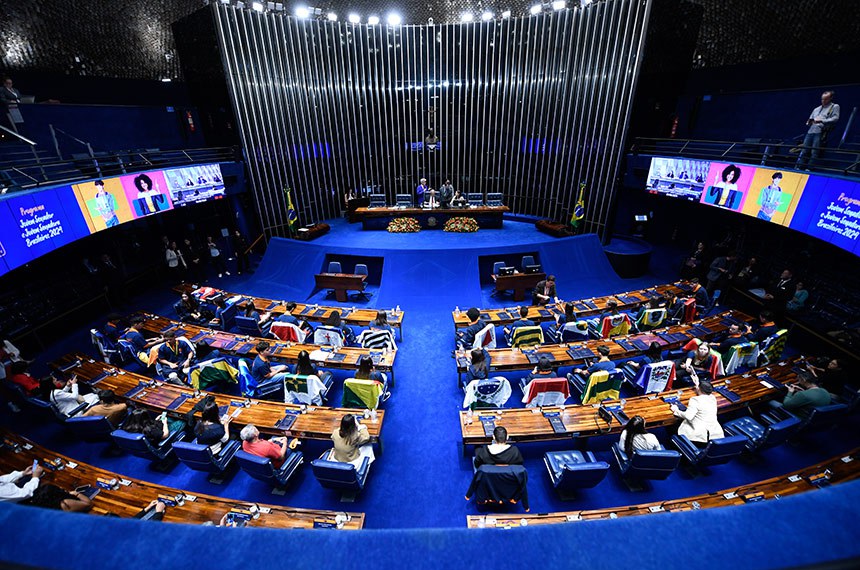 Jovens Senadores 2024: 
Ana Cecília Moreira Santiago (BA); 
Andrew Sander Felix de Aragão Pinheiro (SE); 
Andriely Camargo de Oliveira (RS); 
Antônio Luiz Zani de Souza (ES); 
Brenda Yara Chaves Muniz (PR); 
Daniel Cristóvão da Silva (PB); 
Davi Baia Camilo (MG); 
Edailizi Larissa Lösch (SC); 
Eglaíny Inácio da Silva (AC); 
Emanuelle Lana Faria de Miranda (DF); 
Gabriel Oliveira da Silva (AP); 
Gabriela Inácio de Oliveira (PE); 
Hélio dos Santos Melo (TO); 
Heverton da Silva Rangel (RN); 
Jônathas Lima Nunes (RR); 
Karen Angelo Pinheiro (RO); 
Kaylane Cristhina Gomes Bastos (RJ); 
Leandro Simões Cândido Júnior (GO); 
Leticia Pimenta Mageski (MT); 
Manoela Oliveira dos Santos (SP); 
Maria Eduarda Sousa Rodrigues (CE); 
Miguel Morgiroth Partzlaff (MS); 
Pedro Lucas Martins Saboia Silva (PI); 
Priscila Araújo Alves (AL); 
Renan Bastos Nogueira (PA); 
Suanny Silva de Almeida (AM); 
Wemilly Vitória Leda Dias (MA).