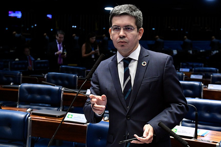 Randolfe Rodrigues, autor do projeto: benefício tanto para profissionais quanto para usuários - Foto: Roque de Sá/Agência Senado