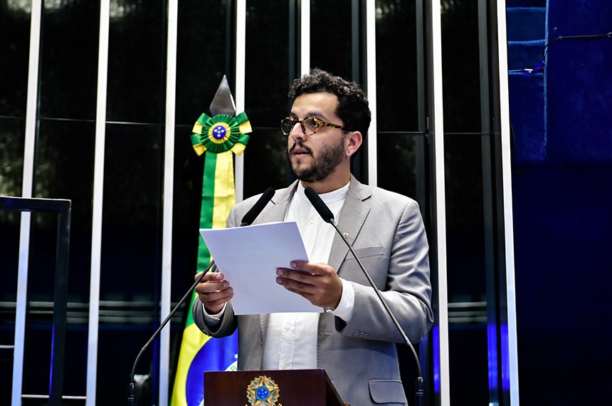 Em discurso, à tribuna, presidente do Instituto dos Arquitetos do Brasil - Seção Distrito Federal (IAB/DF), Luiz Eduardo Sarmento.