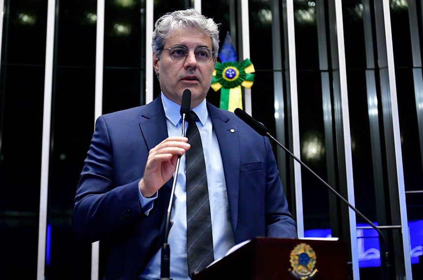 Em discurso, à tribuna, promotor de Justiça do Ministério Público do Distrito Federal e Territórios (MPDFT), Dênio Augusto de Oliveira Moura.