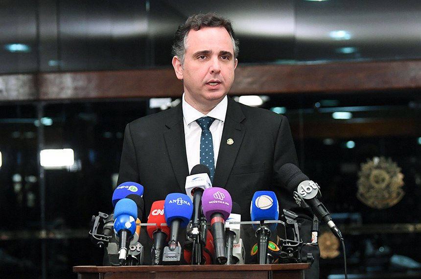 Nesta terça-feira (6), ele se reuniu com o ministro das Relações Institucionais e com os líderes do governo. Pacheco diz que a ideia é encontrar soluções que não impliquem em aumento de impostos e elencou algumas possibilidades, como a repatriação de recursos no exterior, a regularização e atualização de valores de ativos, um programa voltado para o pagamento de dívidas de agências reguladoras, entre outras. Cita ainda a aprovação, pelo Congresso Nacional, da regularização das apostas esportivas e a taxação de compras até 50 dólares.