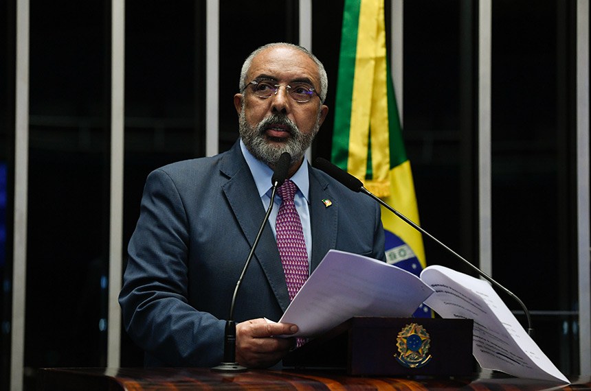 Em discurso, à tribuna, senador Paulo Paim (PT-RS).