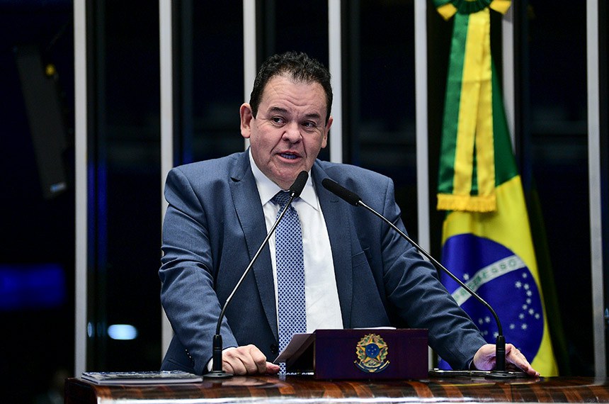 Em discurso, à tribuna, senador André Amaral (União-PB).