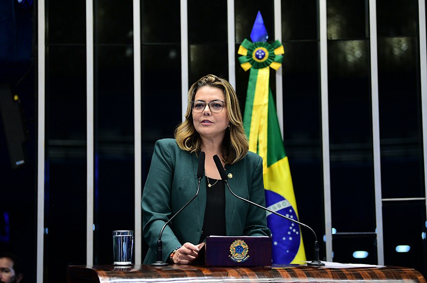 Em discurso, à tribuna, senadora Leila Barros (PDT-DF).