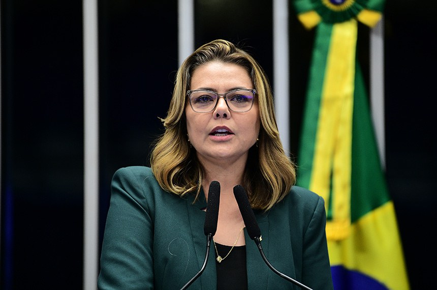 Em discurso, à tribuna, senadora Leila Barros (PDT-DF).