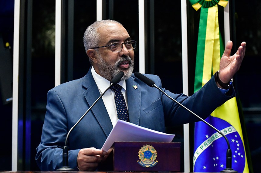 Em discurso, à tribuna, senador Paulo Paim (PT-RS).