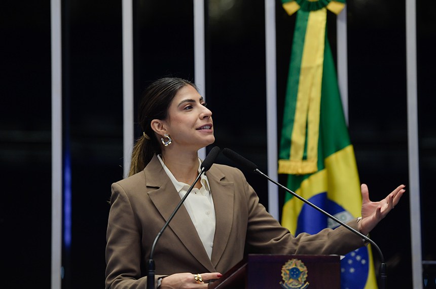 Em discurso, à tribuna, deputada Camila Jara (PT-MS).