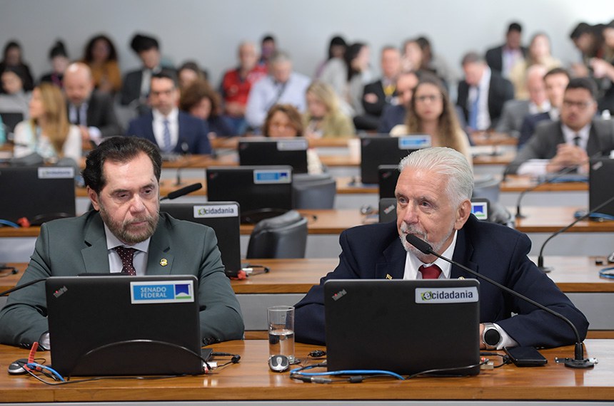 Bancada:
senador Plínio Valério (PSDB-AM); 
senador Jaques Wagner (PT-BA) em pronunciamento.