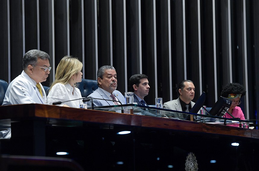 Mesa:
deputado Dr. Allan Garcês (PP-MA);
deputada Flávia Morais (PDT-GO);
requerente e presidente desta sessão, senador Dr. Hiran (PP-RR);
secretário desta sessão;
deputado Weliton Prado (Solidariedade-MG);
deputada Silvia Cristina (PL-RO).