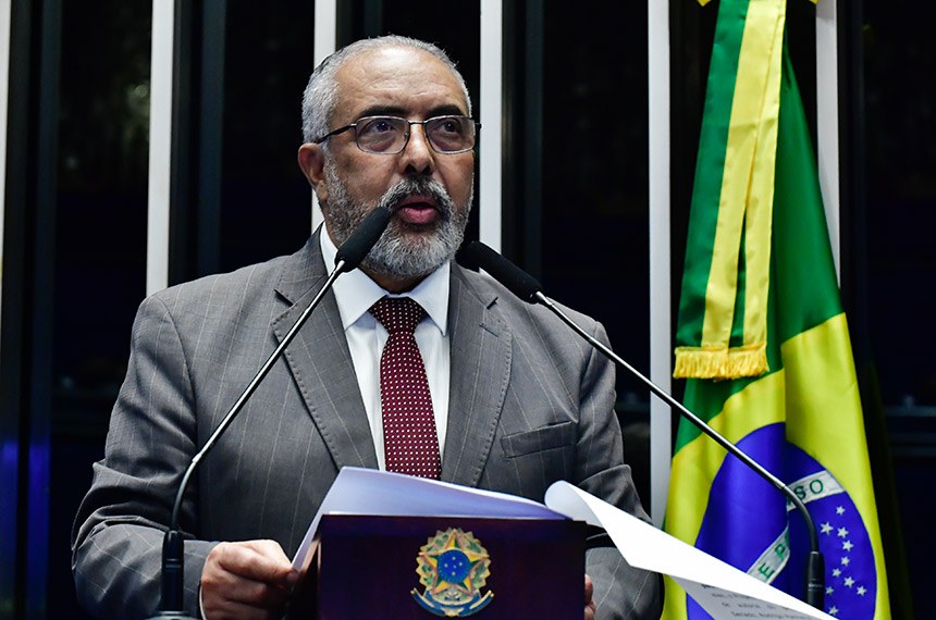 Em discurso, à tribuna, senador Paulo Paim (PT-RS).