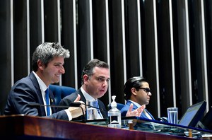 Mesa: 
senador Carlos Portinho (PL-RJ);
presidente do Senado Federal, senador Rodrigo Pacheco (PSD-MG); 
secretário-geral da Mesa do Senado Federal, Gustavo A. Sabóia Vieira.